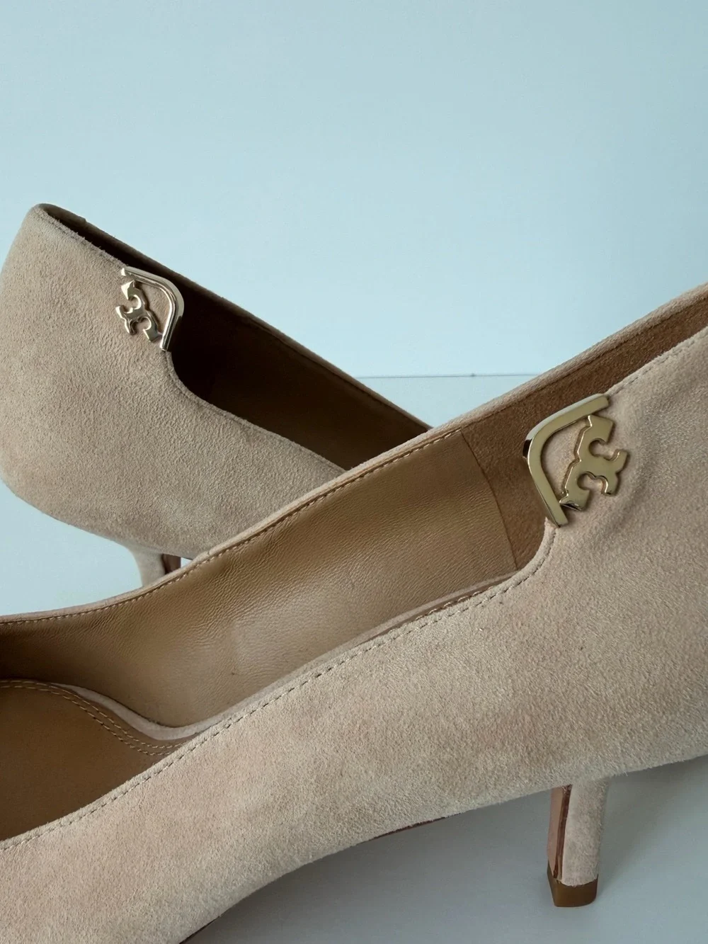 Tory Burch Elizabeth Suede Pointed Toe Pumps in Nude/Beige, Size 8.5